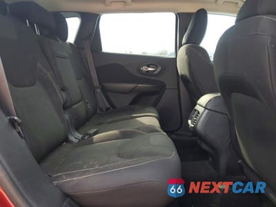 Zdjęcie 11 z 13 samochodu: 2016 JEEP CHEROKEE LATITUDE VIN:1C4PJMCB2GW142230 - miniatura