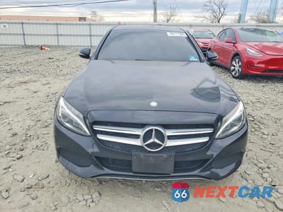 Piąte zdjęcie samochodu w środku: 2016 MERCEDES-BENZ C 300 4MATIC VIN:55SWF4KB1GU111455 - miniatura