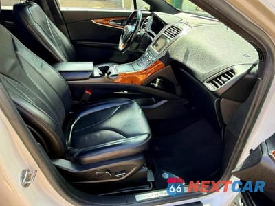 Piąte zdjęcie samochodu w środku: 2019 LINCOLN NAUTILUS RESERVE VIN:2LMPJ6L92KBL50613 - miniatura