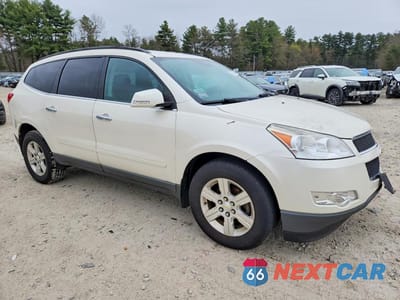 Czwarte zdjęcie samochodu z boku: 2011 CHEVROLET TRAVERSE LT VIN:1GNKVGED0BJ401938 - miniatura