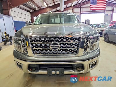 Piąte zdjęcie samochodu w środku: 2018 NISSAN TITAN SL VIN:1N6AA1E58JN510674 - miniatura