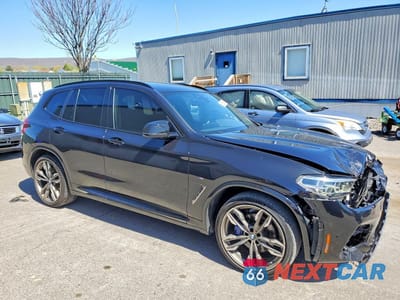 Czwarte zdjęcie samochodu z boku: 2018 BMW X3 XDRIVEM40I VIN:5UXTS3C54J0Z02554 - miniatura