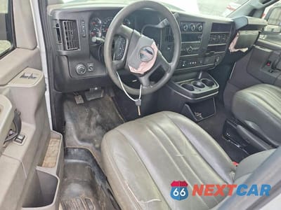 Zdjęcie 8 z 13 samochodu: 2019 GMC SAVANA VIN:1GTW7AFG1K1149725 - miniatura