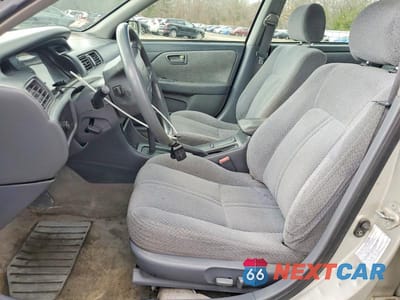 Zdjęcie 7 z 11 samochodu: 2001 TOYOTA CAMRY LE VIN:4T1BG22K21U105143 - miniatura