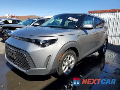 2023 KIA SOUL LX KNDJ23AU5P7861418 - główne zdjęcie licytacji z USA - miniatura