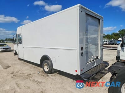 Trzecie zdjęcie samochodu z tyłu: 2023 FORD E450 DELIVERY TRUCK VIN:1FC4E4KN6PDD06917 - miniatura
