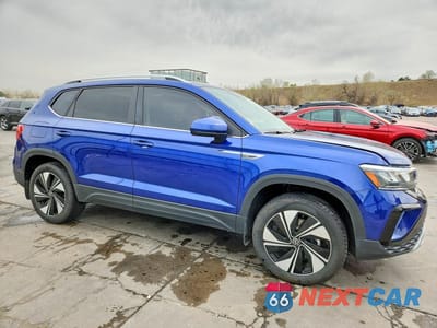 Czwarte zdjęcie samochodu z boku: 2024 VOLKSWAGEN TAOS SE VIN:3VVUX7B29RM049360 - miniatura