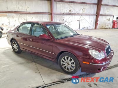 Czwarte zdjęcie samochodu z boku: 2004 HYUNDAI SONATA GLS VIN:KMHWF35H64A926908 - miniatura