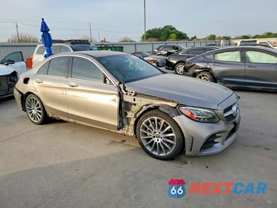 Czwarte zdjęcie samochodu z boku: 2021 MERCEDES-BENZ C 300 VIN:W1KWF8DB8MR606625 - miniatura