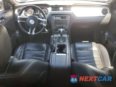 Zdjęcie 8 z 13 samochodu: 2010 FORD MUSTANG VIN:1ZVBP8EN5A5172081 - miniatura