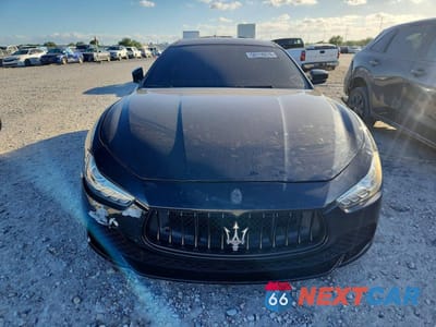 Piąte zdjęcie samochodu w środku: 2017 MASERATI GHIBLI VIN:ZAM57XSA8H1251463 - miniatura
