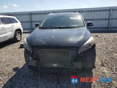 Piąte zdjęcie samochodu w środku: 2018 KIA SORENTO LX VIN:5XYPG4A37JG392867 - miniatura