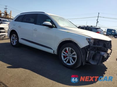 Czwarte zdjęcie samochodu z boku: 2017 AUDI Q7 PRESTIGE VIN:WA1VAAF76HD021611 - miniatura