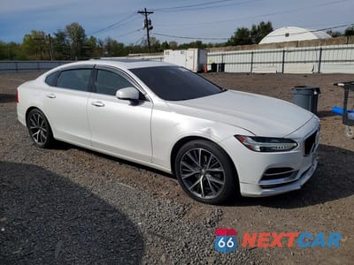 Czwarte zdjęcie samochodu z boku: 2018 VOLVO S90 T5 MOMENTUM VIN:LVY982MK1JP025918 - miniatura