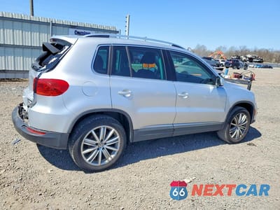 Trzecie zdjęcie samochodu z tyłu: 2015 VOLKSWAGEN TIGUAN S VIN:WVGBV7AX8FW585393 - miniatura