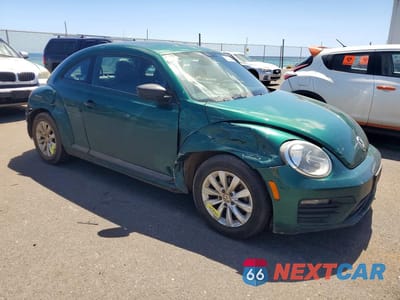 Czwarte zdjęcie samochodu z boku: 2017 VOLKSWAGEN BEETLE 1.8T VIN:3VWF17AT7HM618625 - miniatura