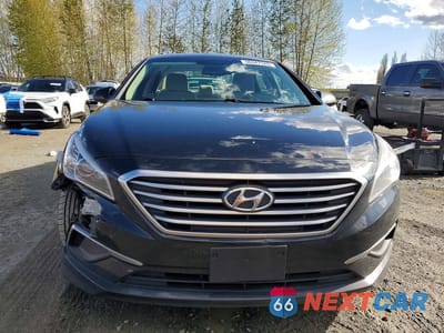 Piąte zdjęcie samochodu w środku: 2017 HYUNDAI SONATA SE VIN:5NPE24AF2HH480681 - miniatura