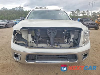 Piąte zdjęcie samochodu w środku: 2019 NISSAN TITAN SV VIN:1N6AA1EK9KN513476 - miniatura