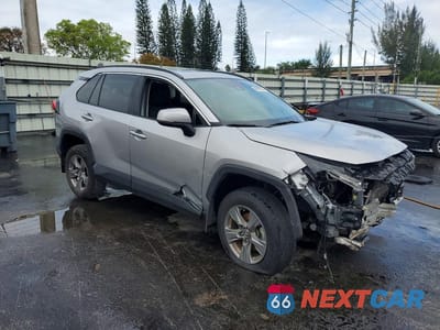 Czwarte zdjęcie samochodu z boku: 2024 TOYOTA RAV4 XLE VIN:2T3W1RFV6RC283464 - miniatura