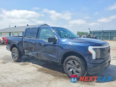 Czwarte zdjęcie samochodu z boku: 2024 FORD F150 LIGHTNING XLT VIN:1FTVW3L72RWG23113 - miniatura