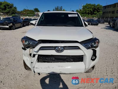 Piąte zdjęcie samochodu w środku: 2021 TOYOTA 4RUNNER SR5 PREMIUM VIN:JTEFU5JR3M5251463 - miniatura