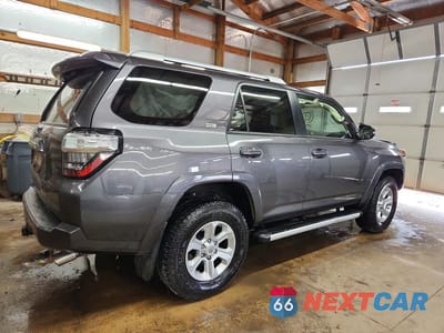 Trzecie zdjęcie samochodu z tyłu: 2018 TOYOTA 4RUNNER SR5 PREMIUM VIN:JTEBU5JR2J5537525 - miniatura