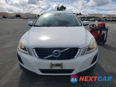 Piąte zdjęcie samochodu w środku: 2013 VOLVO XC60 3.2 VIN:YV4940DLXD2371304 - miniatura