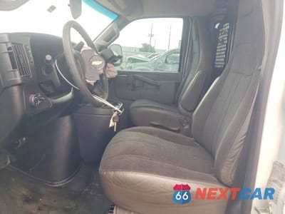 Zdjęcie 7 z 12 samochodu: 2019 CHEVROLET EXPRESS G2500 VIN:1GCWGAFG5K1208758 - miniatura