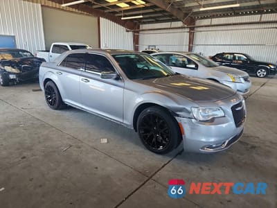 Czwarte zdjęcie samochodu z boku: 2016 CHRYSLER 300C VIN:2C3CCAEG9GH294783 - miniatura