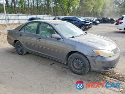 Czwarte zdjęcie samochodu z boku: 2004 TOYOTA CAMRY LE VIN:4T1BE32K04U845984 - miniatura