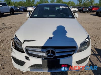 Piąte zdjęcie samochodu w środku: 2016 MERCEDES-BENZ C 300 VIN:55SWF4JB7GU151332 - miniatura