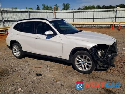 Czwarte zdjęcie samochodu z boku: 2015 BMW X1 XDRIVE28I VIN:WBAVL1C5XFVY25403 - miniatura