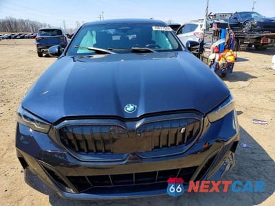 Piąte zdjęcie samochodu w środku: 2024 BMW I5 EDRIVE 40 VIN:WBY33FK05RCR45170 - miniatura