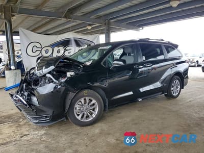 2025 TOYOTA SIENNA XLE 8-PASSENGER 5TDYRKEC7SS274447 - główne zdjęcie licytacji z USA - miniatura