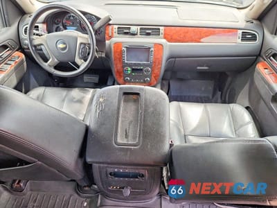 Zdjęcie 8 z 13 samochodu: 2012 CHEVROLET SUBURBAN K1500 LT VIN:1GNSKJE75CR189296 - miniatura