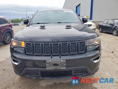 Piąte zdjęcie samochodu w środku: 2018 JEEP GRAND CHEROKEE LAREDO VIN:1C4RJFAGXJC135425 - miniatura