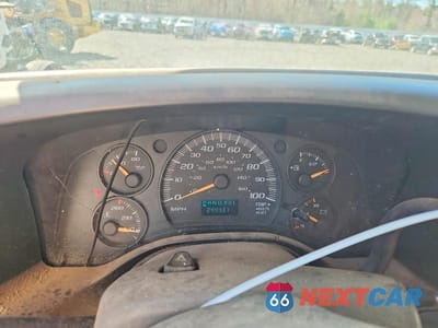 Zdjęcie 9 z 12 samochodu: 2006 GMC SAVANA BOX TRUCK VIN:1GDHG31U061248233 - miniatura