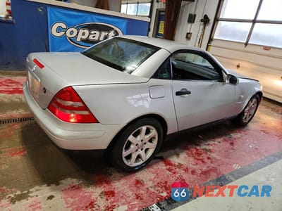 Trzecie zdjęcie samochodu z tyłu: 1999 MERCEDES-BENZ SLK 230 KOMPRESSOR VIN:WDBKK47F8XF113964 - miniatura