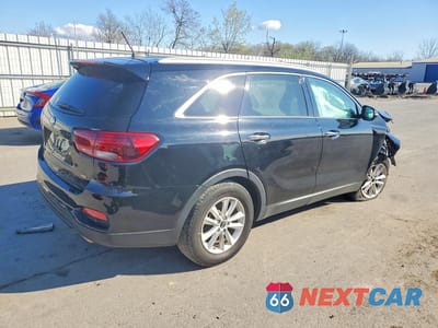 Trzecie zdjęcie samochodu z tyłu: 2020 KIA SORENTO LX VIN:5XYPG4A32LG691640 - miniatura