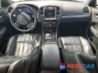 Zdjęcie 8 z 13 samochodu: 2023 CHRYSLER 300 S VIN:2C3CCABG9PH599771 - miniatura