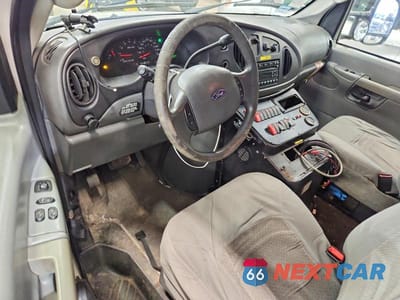 Zdjęcie 8 z 13 samochodu: 2006 FORD ECONOLINE E350 SUPER DUTY CUTAWAY VAN VIN:1FDWE35P86HA97344 - miniatura