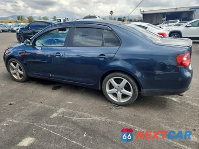 Drugie zdjęcie samochodu z przodu: 2010 VOLKSWAGEN JETTA LIMITED VIN:3VWAZ7AJ1AM118631 - miniatura