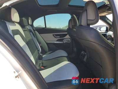 Zdjęcie 10 z 12 samochodu: 2025 MERCEDES BENZ E AMG 53E 4MATIC VIN:W1KLF6DB3SA125510 - miniatura