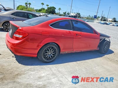 Trzecie zdjęcie samochodu z tyłu: 2014 MERCEDES-BENZ C 350 4MATIC VIN:WDDGJ8JB4EG184034 - miniatura