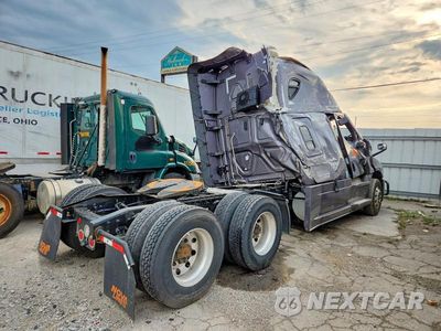 Czwarte zdjęcie samochodu z boku: 2025 FREIGHTLINER CASCADIA 125