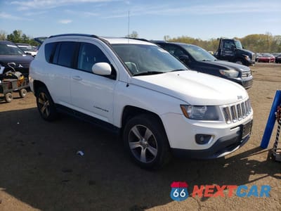Czwarte zdjęcie samochodu z boku: 2016 JEEP COMPASS LATITUDE VIN:1C4NJDEB7GD655151 - miniatura