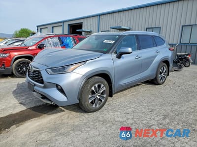 2021 TOYOTA HIGHLANDER XLE 5TDHZRBHXMS095024 - główne zdjęcie licytacji z USA - miniatura