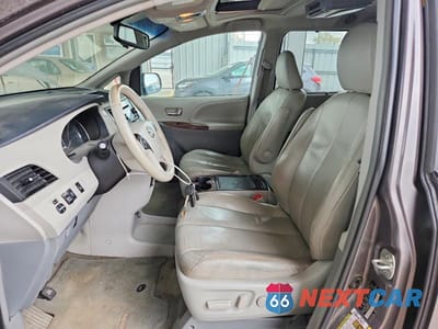 Zdjęcie 7 z 13 samochodu: 2014 TOYOTA SIENNA XLE 8-PASSENGER VIN:5TDYK3DC3ES512343 - miniatura