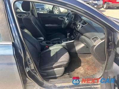 Piąte zdjęcie samochodu w środku: 2016 NISSAN SENTRA SV VIN:3N1AB7AP0GL669646 - miniatura