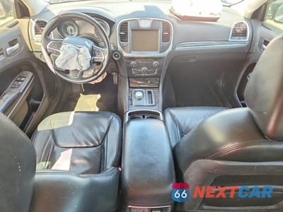 Zdjęcie 8 z 12 samochodu: 2016 CHRYSLER 300 LIMITED VIN:2C3CCARG7GH208297 - miniatura